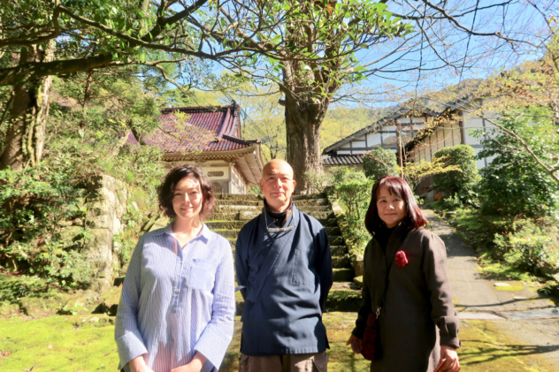 楞厳寺にて、Dr Halle O’Neal、Syouun Nikaido、Kaori Oikawa